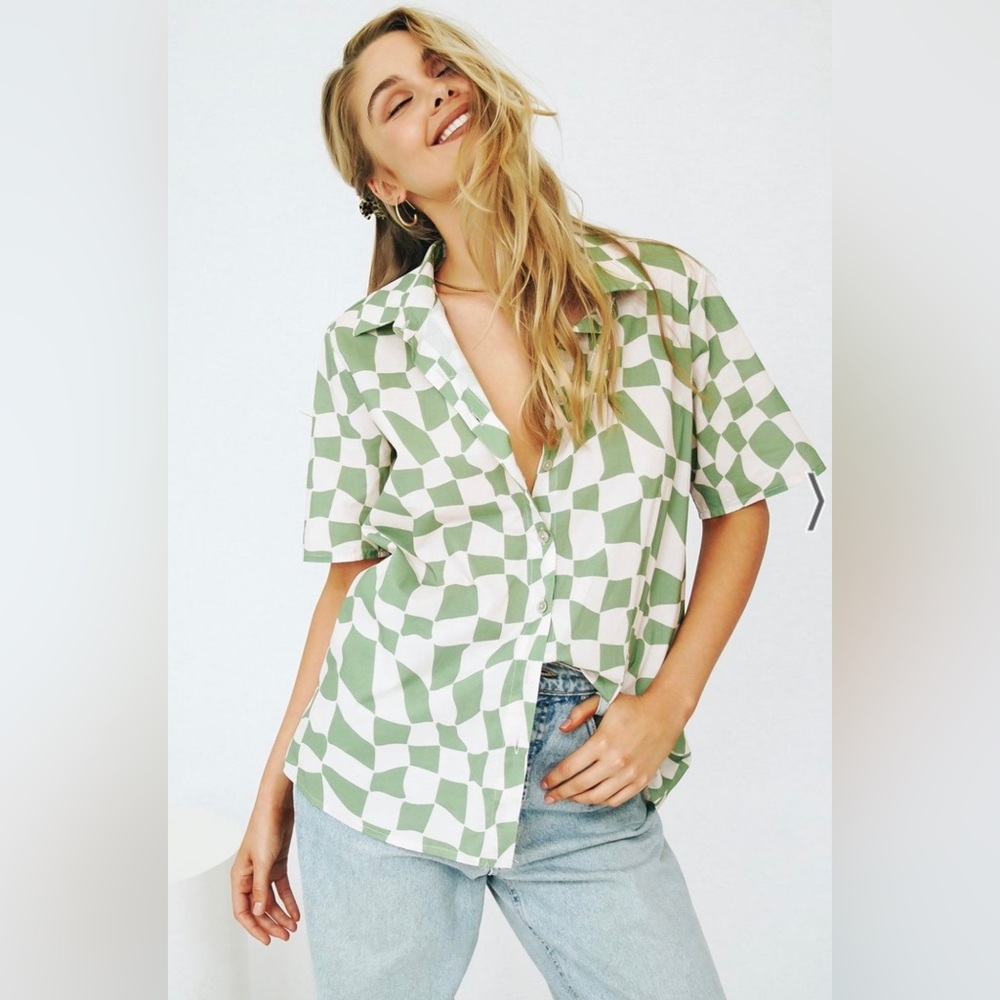 VRG GRL N.Y Heat Check Button Front Shirt // Green